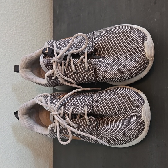 Nike Roshe One Women's Running Shoes Grey and Gold Size 7 - Picture 5 of 8